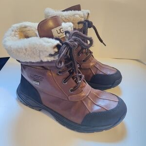 Ugg Butte boots size 5 in VGUC